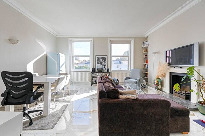 1 Bedroom Flat For Sale In Flat, Barker Street, Chelsea, London, SW10