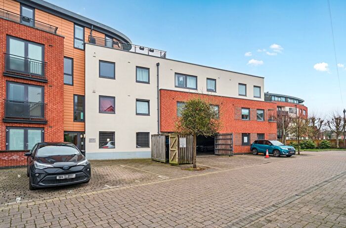 2 Bedroom Flat For Sale In Southern Road, Camberley, Surrey, GU15