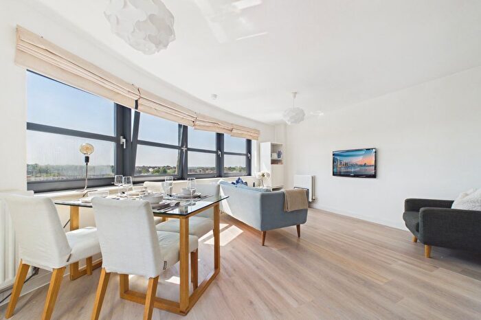 2 Bedroom Flat For Sale In , Watlington Street, Reading, Berkshire, RG1