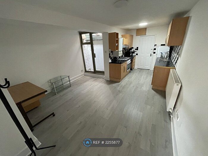 1 Bedroom Flat To Rent In Hornsey Road, London, N7