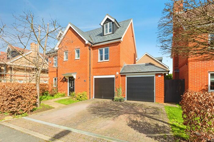 5 Bedroom Detached House For Sale In Morgan Drive, Aylesbury, HP18