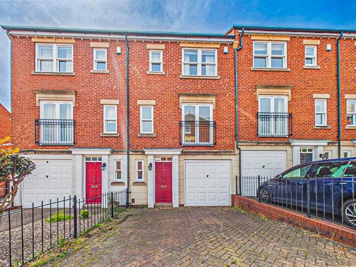 3 Bedroom Town House For Sale In St Nicholas Place, Derby, DE1
