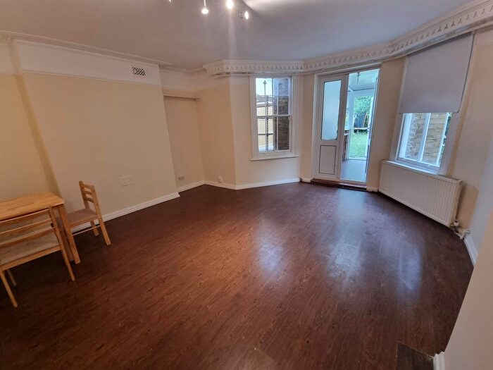 2 Bedroom Flat To Rent In Mercers Road, Holloway London, N19