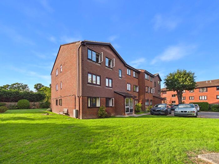 2 Bedroom Apartment To Rent In Sequoia Park, Crawley, RH11