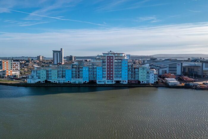 2 Bedroom Apartment To Rent In Aqua Apartments, Lifeboat Quay, Poole, BH15
