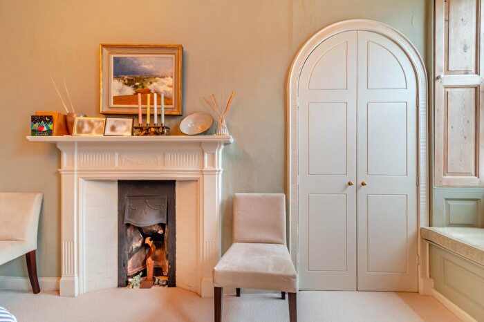 6 Bedroom Terraced House To Rent In St. Georges Square, Stamford, Lincolnshire, PE9
