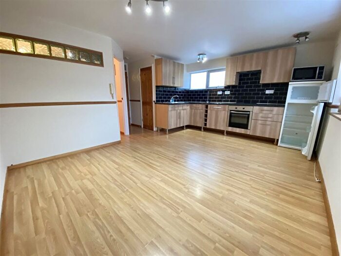 1 Bedroom Flat To Rent In Handcross Road, Wigmore, LU2