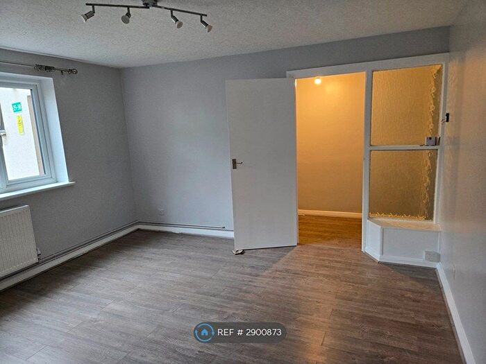 2 Bedroom Flat To Rent In Jersey Road, Hounslow, TW3