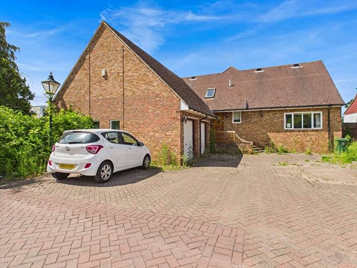 3 Bedroom Detached House For Sale In Kingswood Creek, Wraysbury, Berkshire, TW19