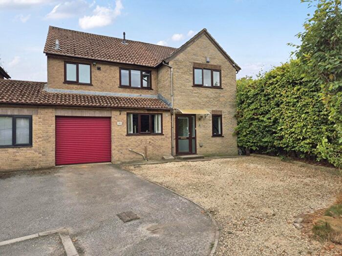 4 Bedroom Link Detached House For Sale In Bishop Crescent, Shepton Mallet, BA4