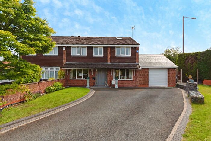 4 Bedroom Semi-detached House For Sale In Regency Gardens, Birmingham, B14