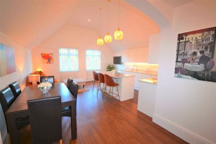4 Bedroom Flat To Rent In Hartfield Road, Eastbourne, BN21
