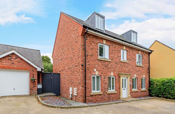 6 Bedroom House For Sale In Mustard Way, Andover, SP11