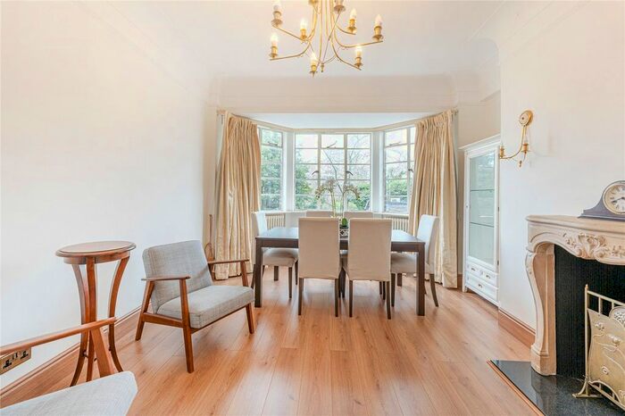 3 Bedroom Flat For Sale In Hyde Park Place, Bayswater, London, W2