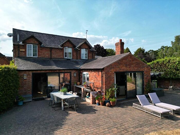4 Bedroom Link Detached House For Sale In Barford Hill, Barford, Warwick, CV35