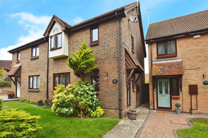 3 Bedroom Semi Detached House For Sale In Carisbrooke Drive, South Woodham Ferrers, Chelmsford, Essex, CM3