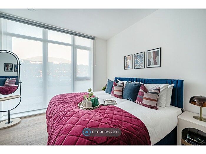 2 Bedroom Flat To Rent In King Court, Walton-On-Thames, KT12