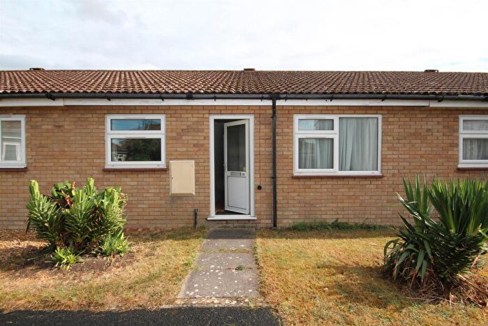 2 Bedroom Bungalow To Rent In Whitgift Rd, CB1