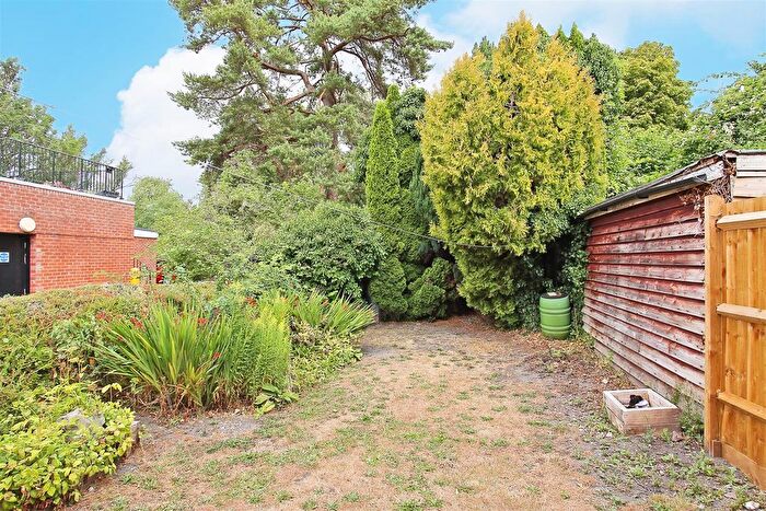 2 Bedroom Detached House For Sale In High Street, Stockbridge, SO20