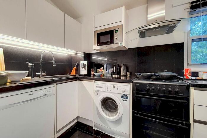 1 Bedroom Flat To Rent In Myatts Fields South, Brixton, London, SW9
