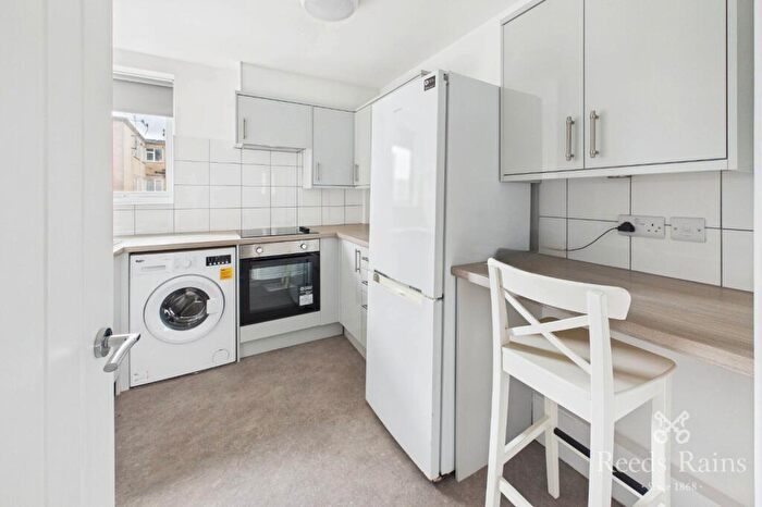 2 Bedroom Apartment To Rent In Worrall Road, Sheffield, South Yorkshire, S6