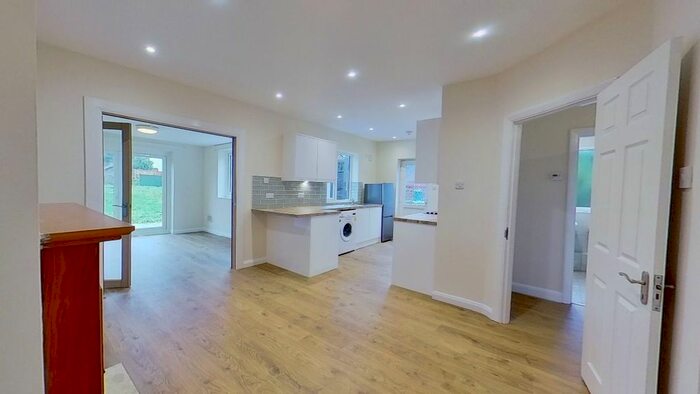 3 Bedroom Bungalow To Rent In Rydes Hill Road, Guildford, GU2