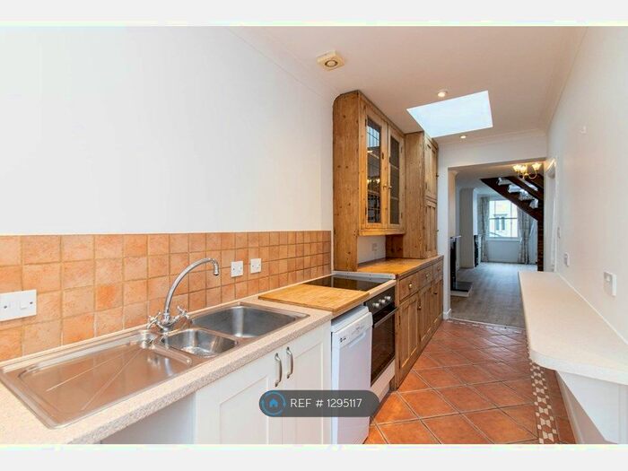 3 Bedroom Semi-Detached House To Rent In Talbot Road, Twickenham TW2