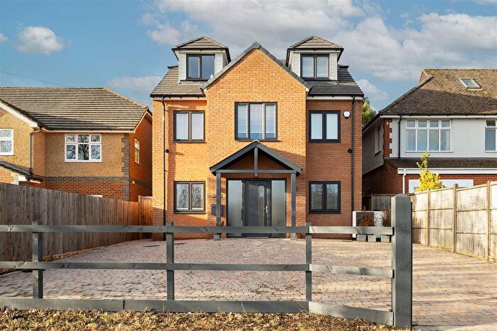 5 Bedroom Detached House For Sale In Markyate Road, Slip End, LU1