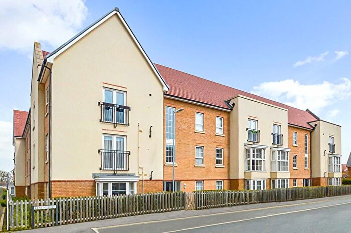 2 Bedroom Flat For Sale In Design Drive, Dunstable, LU6