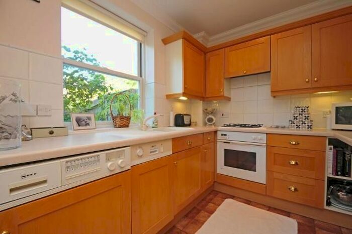 2 Bedroom Flat To Rent In Jordans Mews, Strawberry Hill, TW2