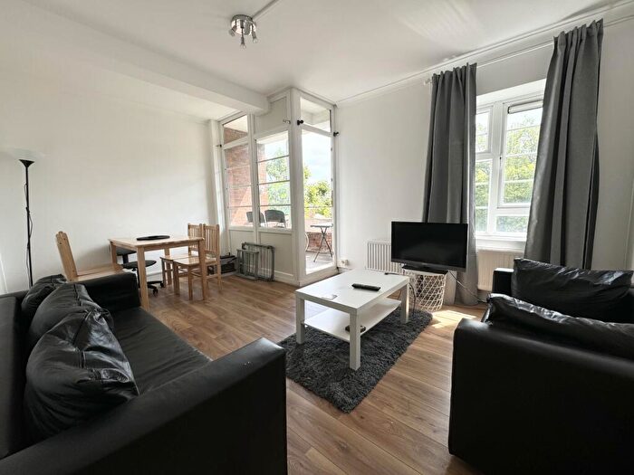 4 Bedroom Apartment To Rent In Clarence Way, Camden, NW1