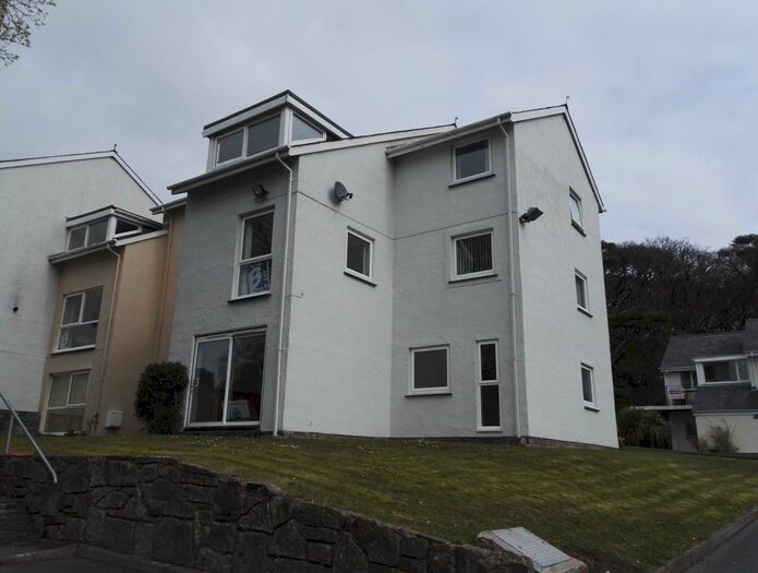 2 Bedroom Apartment To Rent In Ffordd Garnedd, Y Felinheli, LL56