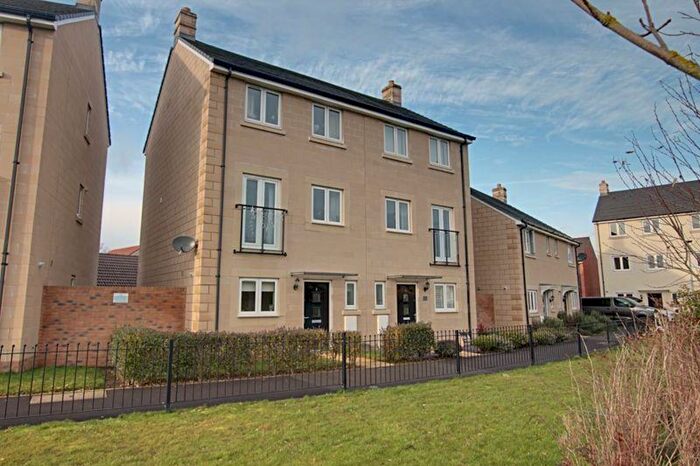 4 Bedroom Semi-Detached House To Rent In Serotine Crescent, Trowbridge, BA14