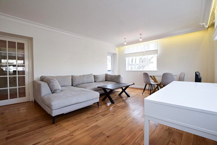 3 Bedroom Flat To Rent In Melbourne Court, Randolph Avenue, London, W9