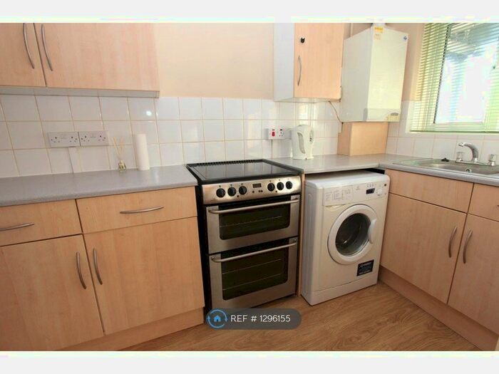 Studio To Rent In Heather Way, Hemel Hempstead HP2