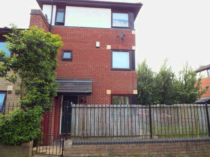 2 Bedroom Town House To Rent In Adelphi Street, Milton Keynes, MK9