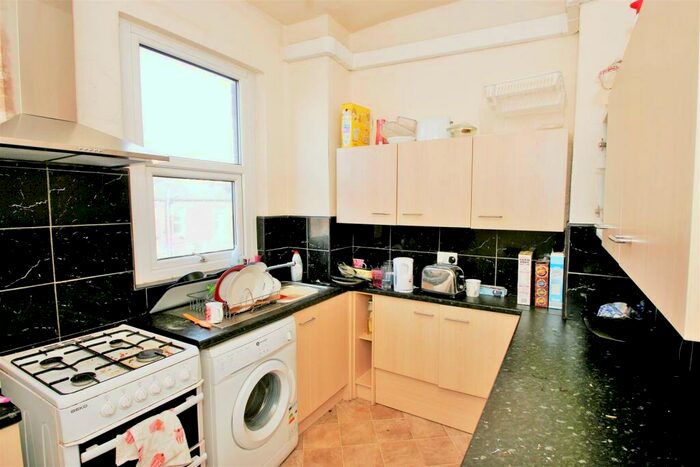 6 Bedroom Apartment To Rent In Hyde Park Road, Hyde Park, Leeds, LS6