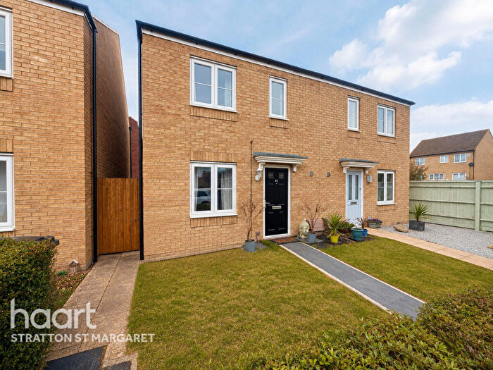 3 Bedroom Semi-Detached House For Sale In Sanders Close, Swindon, SN2