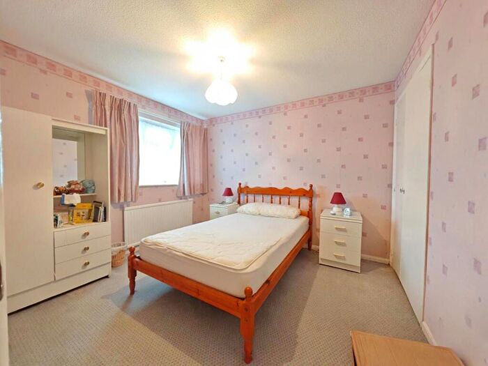 3 Bedroom End Of Terrace House For Sale In Mornington Avenue, Finchampstead, RG40