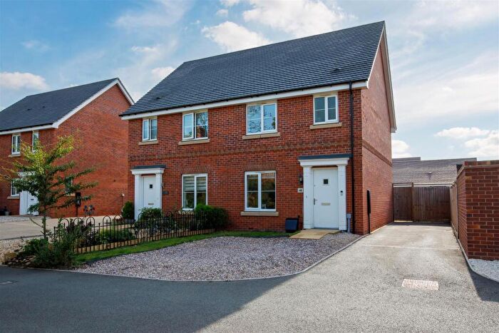 3 Bedroom House For Sale In Drooper Drive, Stratford-Upon-Avon, CV37