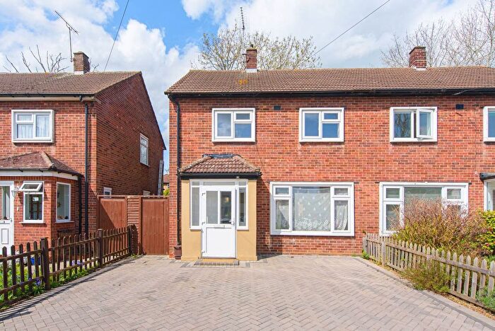 2 Bedroom Semi Detached House For Sale In Brookside Close, Barnet, EN5