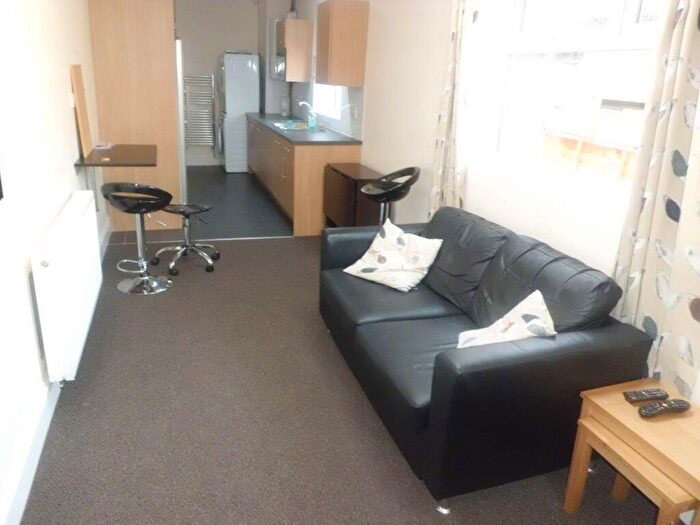 6 Bedroom House To Rent In Luton Road, B29