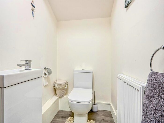 3 Bedroom Detached House For Sale In Cavendish Street North, Old Whittington, Chesterfield, Derbyshire, S41