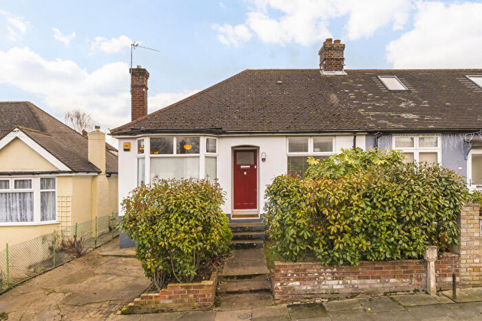 2 Bedroom Bungalow For Sale In Irwin Avenue, London, SE18