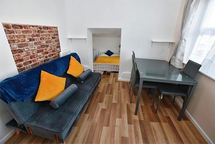 1 Bedroom Flat For Sale In Northumberland Place, Teignmouth, TQ14