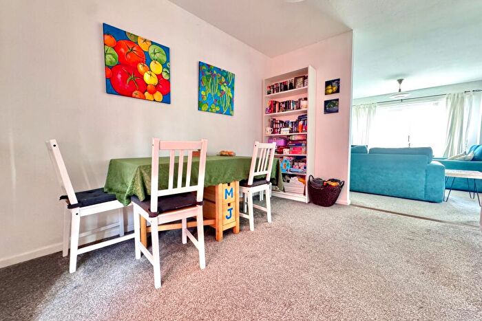 3 Bedroom End Of Terrace House For Sale In Mariners Drive, Swanage, BH19 - Photo 5