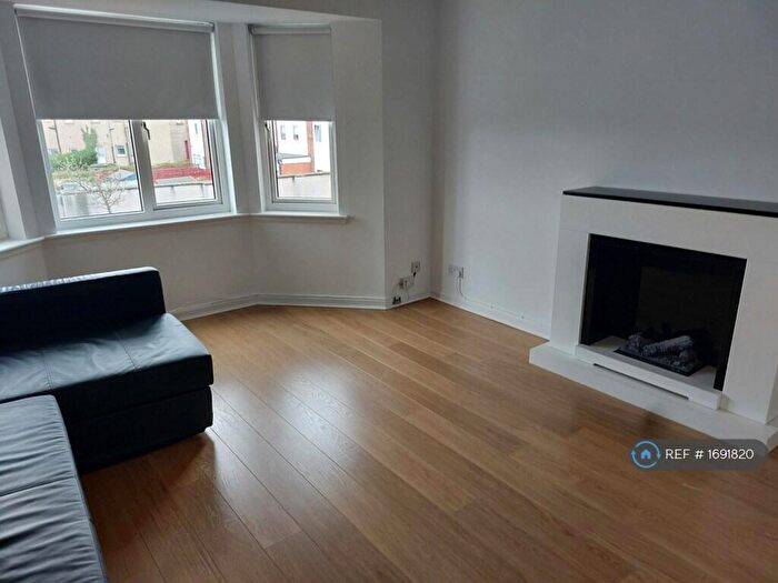 2 Bedroom Flat To Rent In Furcheons Park, Edinburgh, EH8