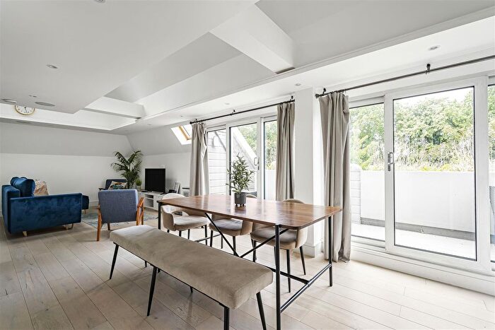 3 Bedroom Flat To Rent In Ealing Green, Ealing, London, W5
