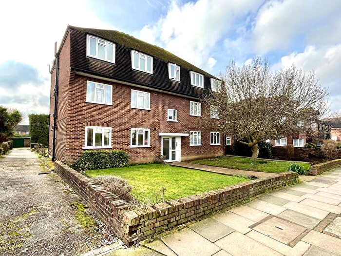 2 Bedroom Flat To Rent In Moor Lane, Chessington, Surrey., KT9