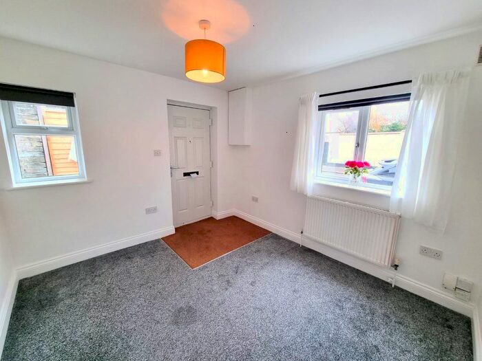 2 Bedroom Maisonette To Rent In Ramsay Road, Forest Gate, E7